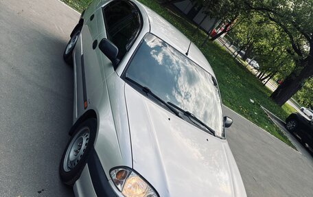 Toyota Avensis III рестайлинг, 2001 год, 349 000 рублей, 11 фотография