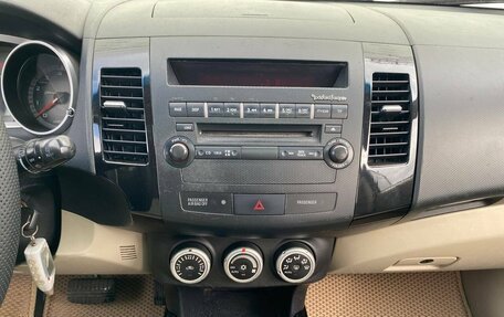 Mitsubishi Outlander III рестайлинг 3, 2007 год, 890 000 рублей, 13 фотография