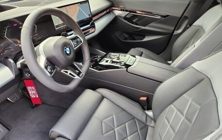 BMW 5 серия, 2025 год, 8 990 099 рублей, 6 фотография