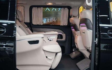 Mercedes-Benz V-Класс, 2025 год, 8 920 000 рублей, 23 фотография