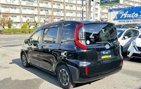 Toyota Sienta, 2023 год, 1 550 000 рублей, 3 фотография