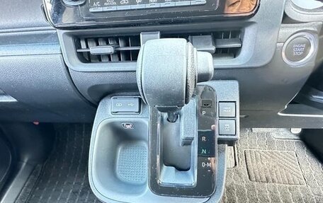 Toyota Sienta, 2023 год, 1 550 000 рублей, 13 фотография