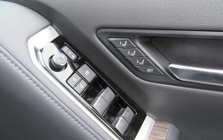 Toyota Land Cruiser, 2024 год, 10 350 000 рублей, 23 фотография