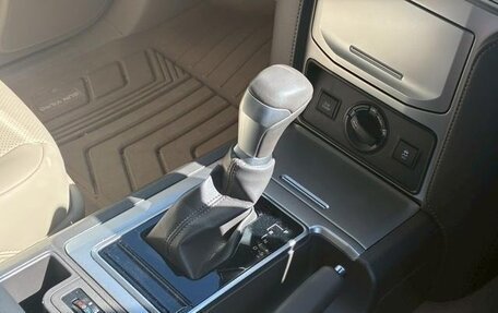 Toyota Land Cruiser Prado 150 рестайлинг 2, 2023 год, 6 530 000 рублей, 12 фотография