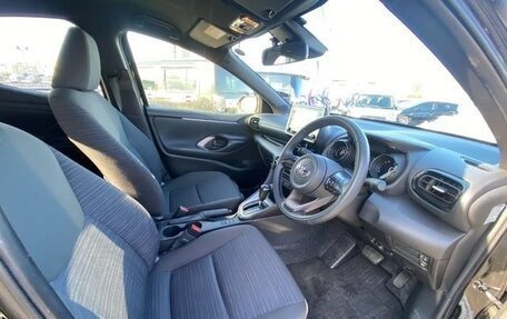 Toyota Yaris, 2022 год, 1 025 000 рублей, 6 фотография