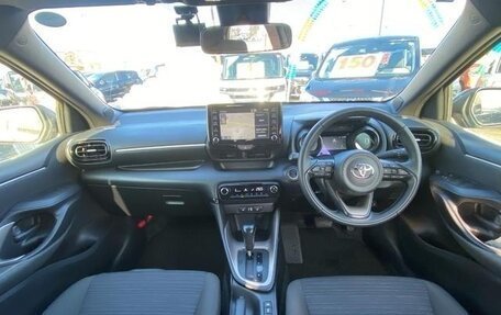 Toyota Yaris, 2022 год, 1 025 000 рублей, 4 фотография