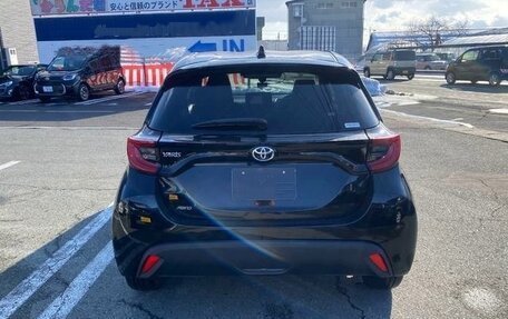 Toyota Yaris, 2022 год, 1 025 000 рублей, 3 фотография