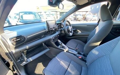 Toyota Yaris, 2022 год, 1 025 000 рублей, 7 фотография