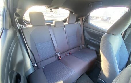 Toyota Yaris, 2022 год, 1 025 000 рублей, 17 фотография