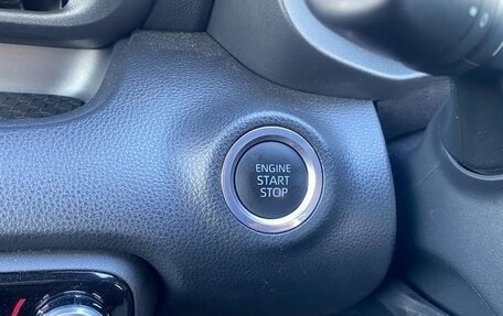 Toyota Yaris, 2022 год, 1 025 000 рублей, 16 фотография