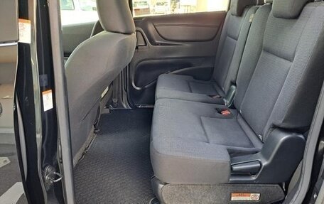 Toyota Sienta II, 2017 год, 1 020 000 рублей, 15 фотография