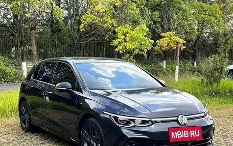 Volkswagen Golf VIII, 2023 год, 1 950 000 рублей, 2 фотография