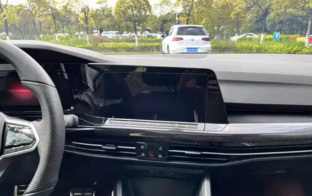 Volkswagen Golf VIII, 2023 год, 1 950 000 рублей, 10 фотография