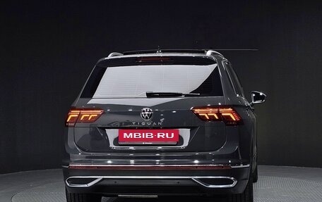 Volkswagen Tiguan II, 2022 год, 2 550 000 рублей, 4 фотография