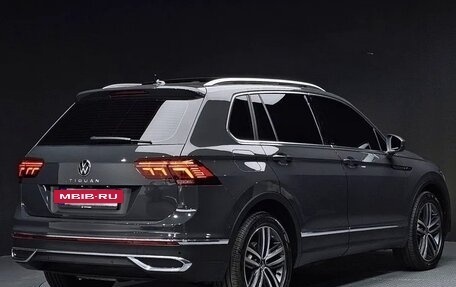 Volkswagen Tiguan II, 2022 год, 2 550 000 рублей, 3 фотография