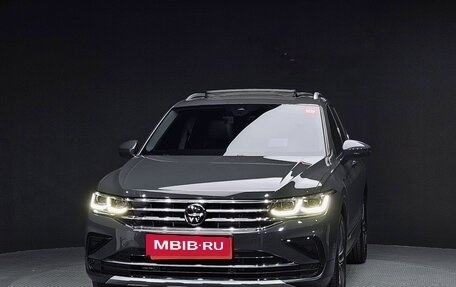 Volkswagen Tiguan II, 2022 год, 2 550 000 рублей, 2 фотография