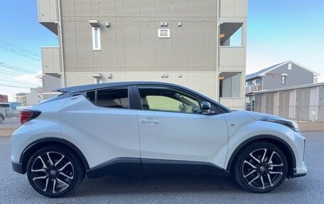 Toyota C-HR I рестайлинг, 2022 год, 1 636 000 рублей, 8 фотография