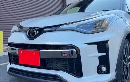 Toyota C-HR I рестайлинг, 2022 год, 1 636 000 рублей, 2 фотография