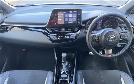 Toyota C-HR I рестайлинг, 2022 год, 1 636 000 рублей, 11 фотография