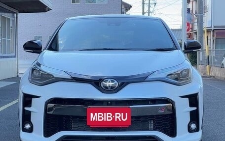 Toyota C-HR I рестайлинг, 2022 год, 1 636 000 рублей, 10 фотография