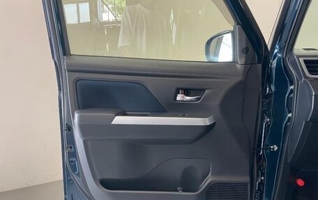 Toyota Roomy I, 2023 год, 1 165 000 рублей, 25 фотография