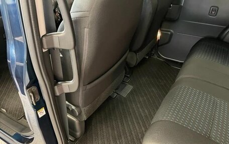 Toyota Roomy I, 2023 год, 1 165 000 рублей, 22 фотография