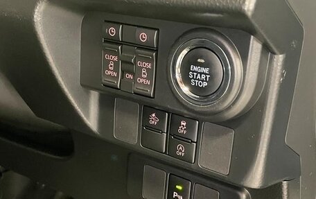 Toyota Roomy I, 2023 год, 1 165 000 рублей, 30 фотография