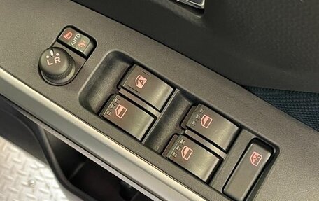 Toyota Roomy I, 2023 год, 1 165 000 рублей, 37 фотография