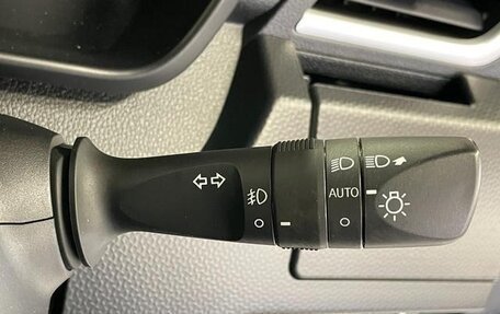 Toyota Roomy I, 2023 год, 1 165 000 рублей, 35 фотография