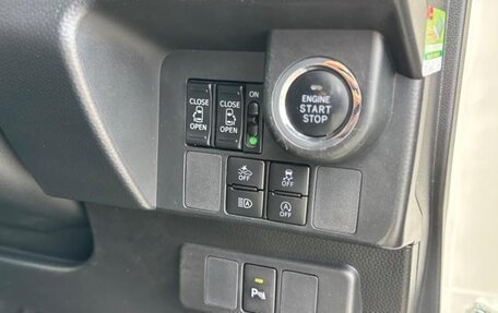 Toyota Roomy I, 2021 год, 678 000 рублей, 24 фотография