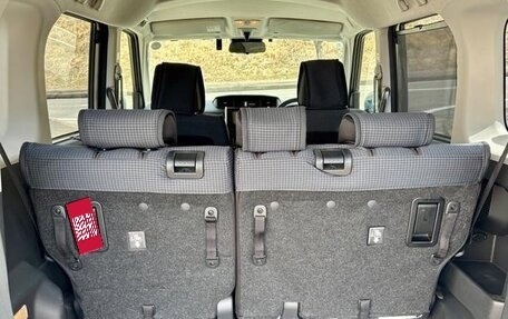 Toyota Roomy I, 2021 год, 678 000 рублей, 33 фотография