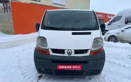 Renault Trafic, 2004 год, 630 000 рублей, 1 фотография