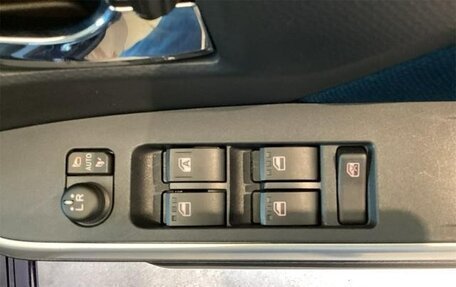 Toyota Roomy I, 2023 год, 1 020 000 рублей, 25 фотография