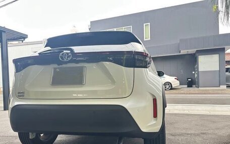 Toyota Yaris Cross, 2022 год, 1 740 000 рублей, 5 фотография