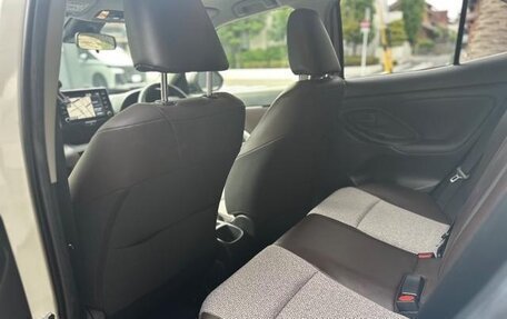 Toyota Yaris Cross, 2022 год, 1 740 000 рублей, 24 фотография