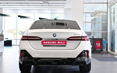 BMW 5 серия, 2025 год, 7 915 000 рублей, 2 фотография