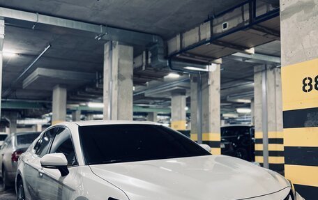 Toyota Camry, 2022 год, 3 800 000 рублей, 2 фотография