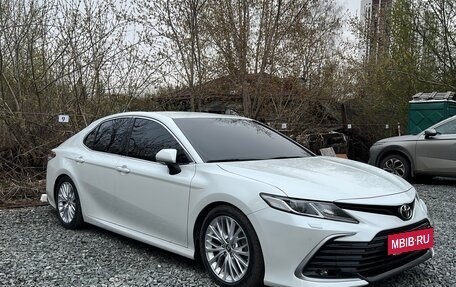 Toyota Camry, 2022 год, 3 800 000 рублей, 7 фотография