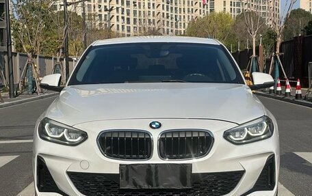 BMW 1 серия, 2022 год, 1 890 000 рублей, 2 фотография