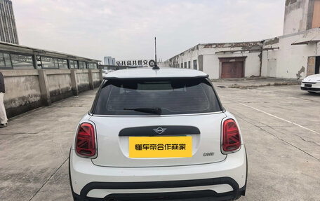 MINI Hatch, 2024 год, 3 050 000 рублей, 2 фотография