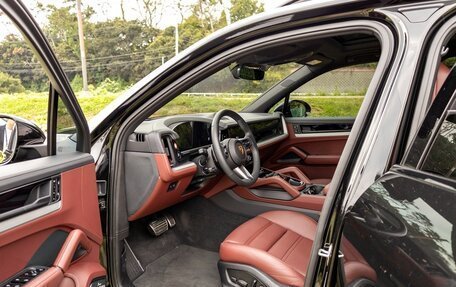 Porsche Cayenne III, 2024 год, 13 915 000 рублей, 3 фотография