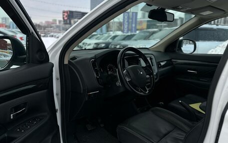 Mitsubishi Outlander III рестайлинг 3, 2015 год, 1 820 000 рублей, 7 фотография