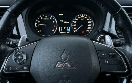 Mitsubishi Outlander III рестайлинг 3, 2015 год, 1 820 000 рублей, 9 фотография