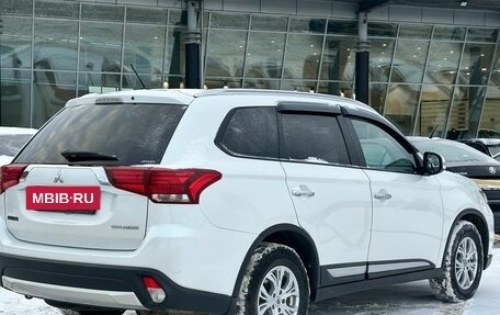 Mitsubishi Outlander III рестайлинг 3, 2015 год, 1 820 000 рублей, 6 фотография