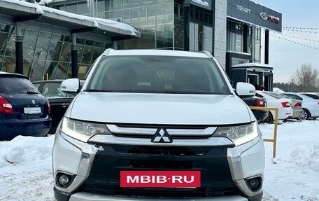 Mitsubishi Outlander III рестайлинг 3, 2015 год, 1 820 000 рублей, 2 фотография