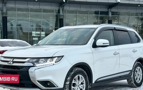 Mitsubishi Outlander III рестайлинг 3, 2015 год, 1 820 000 рублей, 3 фотография