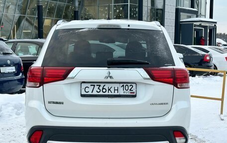 Mitsubishi Outlander III рестайлинг 3, 2015 год, 1 820 000 рублей, 5 фотография