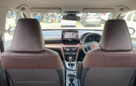 Toyota Yaris Cross, 2022 год, 1 624 000 рублей, 34 фотография