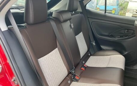 Toyota Yaris Cross, 2022 год, 1 624 000 рублей, 32 фотография