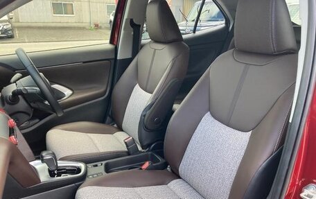 Toyota Yaris Cross, 2022 год, 1 624 000 рублей, 29 фотография